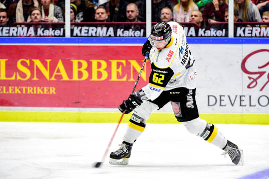 Västerås Robin Jacobsson gör 1-3