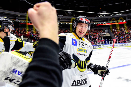 Västerås Robin Jacobsson jublar
