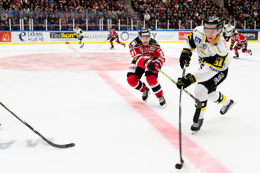Västerås Jonas Emmerdahl och Malmö Redhawks Björn