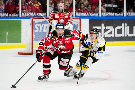 Malmö Redhawks Yanick Lehouk och Västerås Linus Svedlund