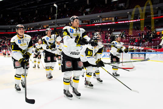 Västerås spelare jublar