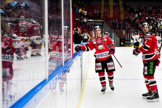 Malmö Redhawks Yanick Lehouk och Nils Bergström deppar