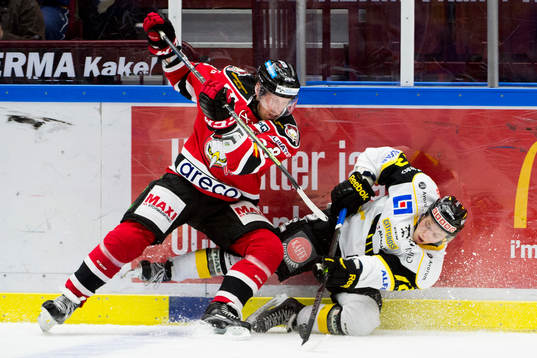 Malmö Redhawks Jens Olsson och Västerås Linus Svedlund