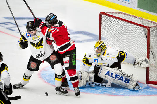 Malmö Redhawks Björn Svensson oroar vid Västerås