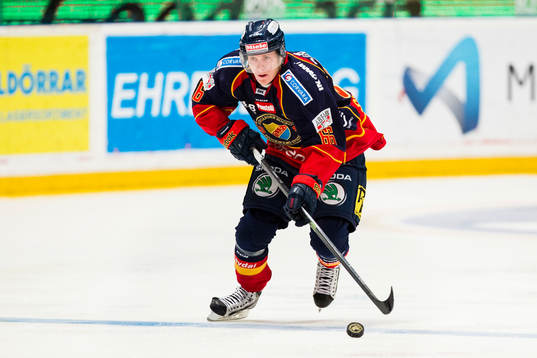 Djurgårdens Marcus Sörensen med pucken