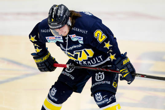 s Kristofer Berglund blöder i ansiktet