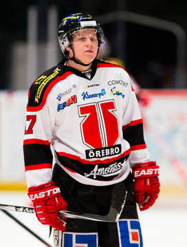 Örebros Daniel Viksten ser deppig ut