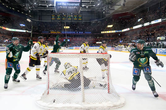 Färjestads Per Åslund jublar