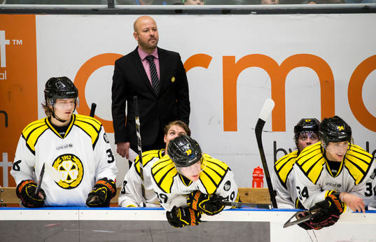 Brynäs tränare Tommy Jonsson med Johannes Nilsson, Jonas