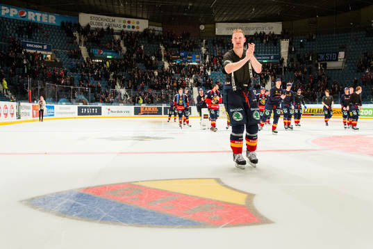 Djurgårdens spelare tackar publiken