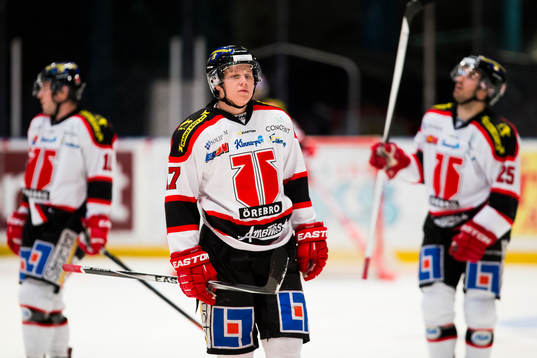 Örebros Daniel Viksten ser deppig ut