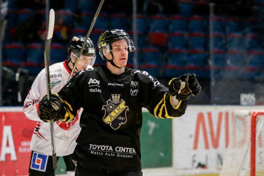 s Fredrik Hynning jublar