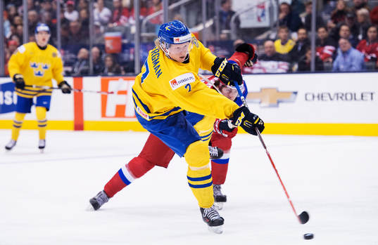 Sveriges Julius Bergman skjuter ett skott i semifinalen
