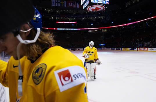 Sveriges William Lagesson och målvakt Linus Söderström