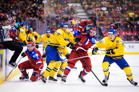 Sveriges Oskar Lindblom och William Nylander utmanas av