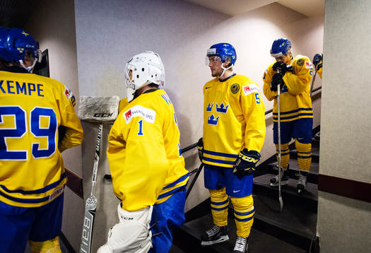 Sveriges Adrian Kempe, målvakt Samuel Ward, Robin Norell