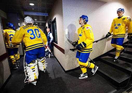 Sveriges målvakt Linus Söderström, Jacob de la Rose och