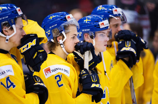 Sveriges William Nylander med lagkamrater deppar