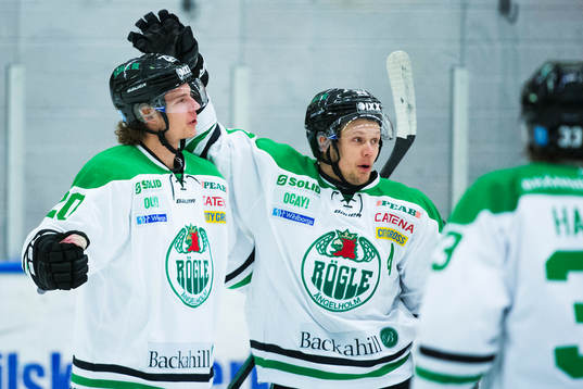 Rögles Calle Rosén och Viktor Lindgren jublar