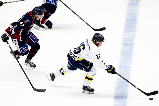 s Filip Sandberg jagas av Linköpings Oscar Sundh