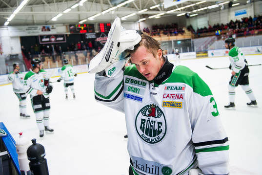 Rögles målvakt Lars Volden deppar