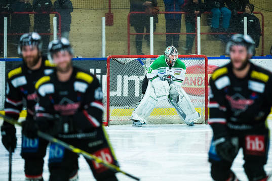 Rögles målvakt Lars Volden deppar