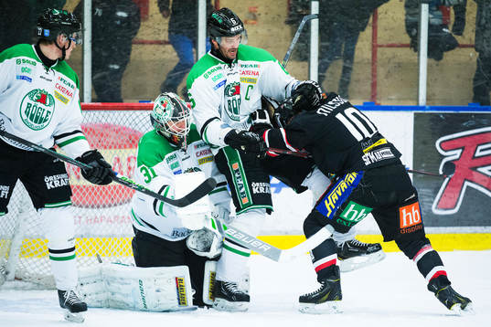 Rögles målvakt Lars Volden och Andreas Lilja mot