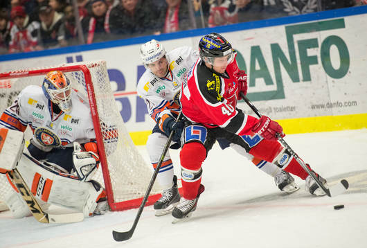 Växjös målvakt Stefan Steen och Cory Murphy försvarar
