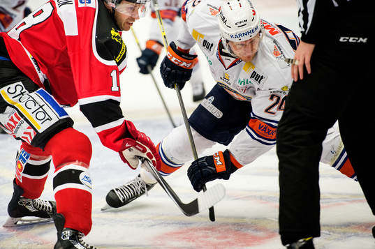 Örebros Jared Aulin och Växjös Jani Lajunen