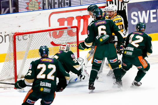 Skellefteås Fredrik Lindgren gör 2-2 bakom Färjestads