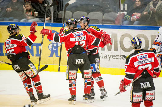 Örebros spelare jublar