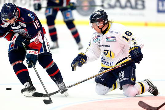 s Filip Sandberg på knä
