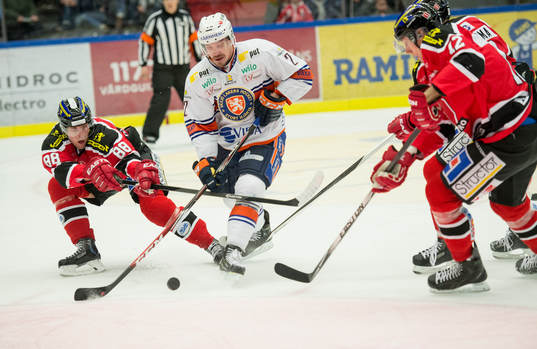 Örebros Viktor Ekbom och Växjös Teemu Laakso