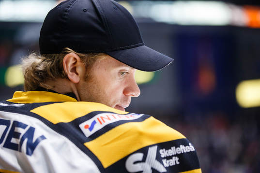 Skellefteås  målvakt Markus Svensson ishockeymatchen i