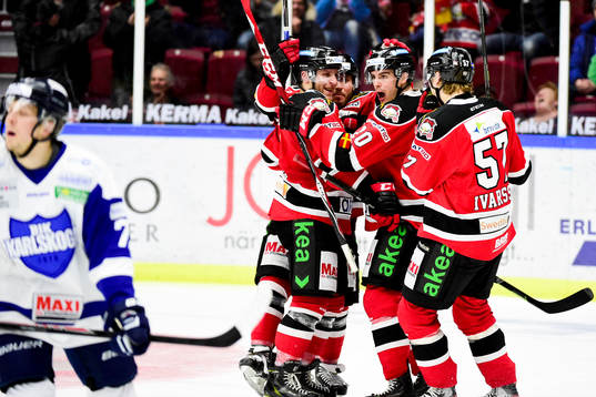 Malmö Redhawks Henrik Hetta (m) jublar ihop med sina