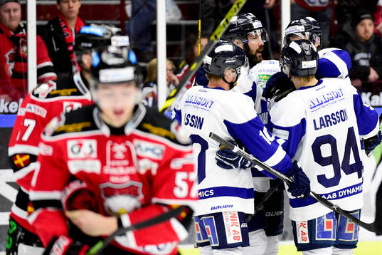 Karlskogas spelare jublar