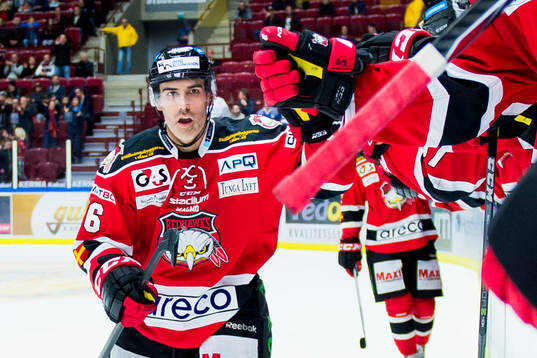 Malmö Redhawks Yanick Lehouk firar 3-3