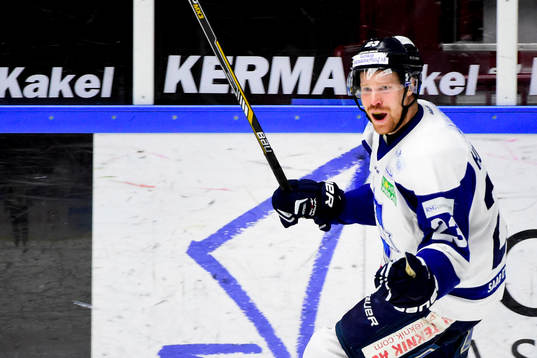 Karlskogas Fredrik Höggren jublar