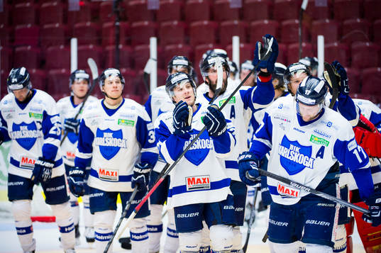 Karlskogas spelare tackar publiken