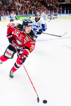 Malmö Redhawks Henrik Hetta jagas av Karlskogas Daniel
