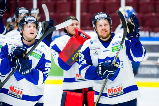 Karlskogas Carl Berglund och Fredrik Höggren tackar
