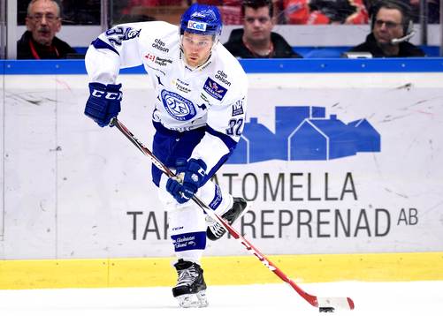 Leksands Jens Bergenström med pucken