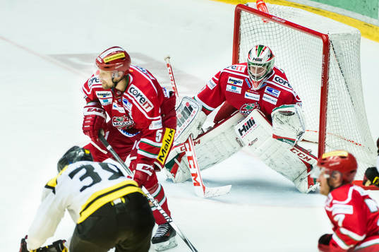 Modos målvakt Adam Reideborn, Jonas Ahnelöv och  Fabian