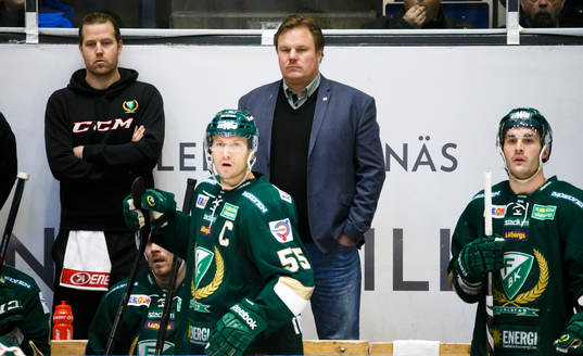 Färjestads ass.tränare Leif Carlsson bakom Ole-Kristian