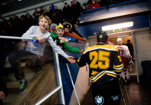 Oscar Högberg jagar klubbor eller en high five