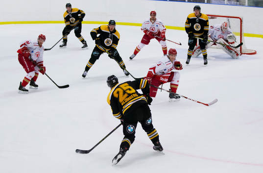 Panterns Patrik Blomberg gör 2-1