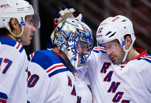 New Yorks John Moore, målvakt Henrik Lundqvist och Lee