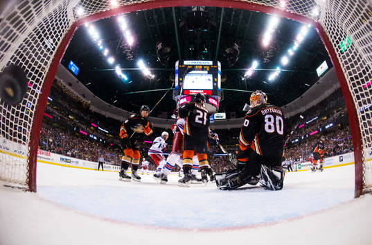 0-1-pucken från New Yorks Derick Brassard (ej i bild) går