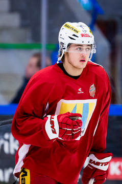 Modos William Nylander värmer upp