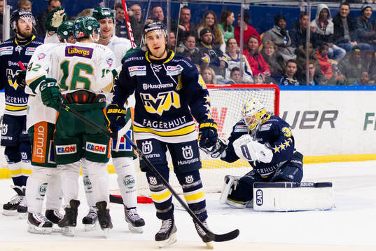 s Chris Campoli och målvakt Gustaf Wesslau (h) deppar.